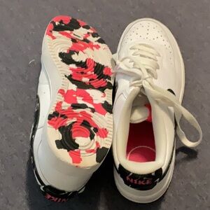 Nike White and Pink Sneakers Modern Athletic Design